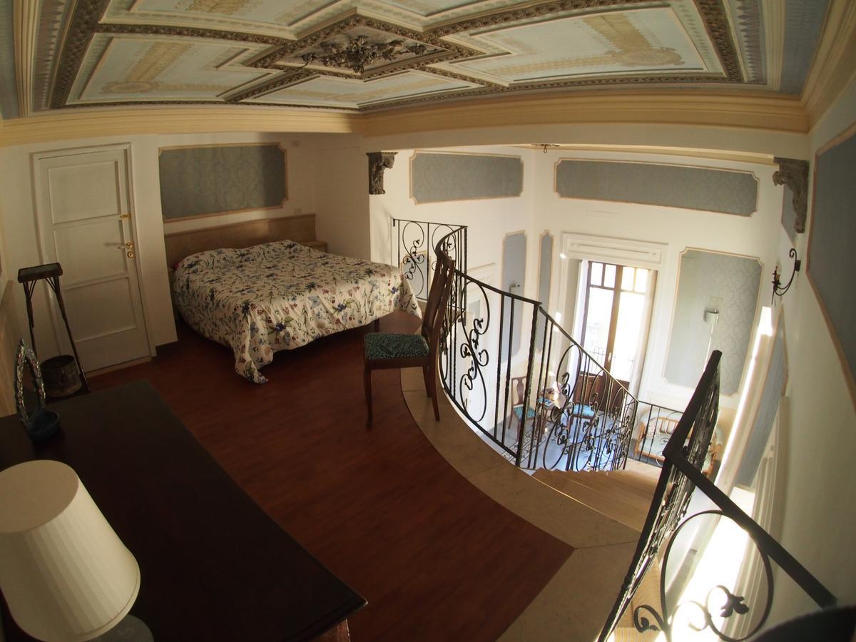 カターニアCasa Felice Nel Centro Storico, Tra Etna E Mareアパートメント エクステリア 写真